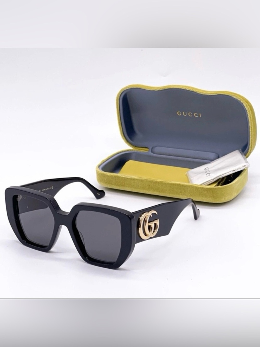 NWT Gucci Women's Black Square Frame Sunglasses with Gold GG Logo GG0956S 003